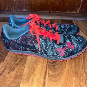 Size M 9.5/ W 11 - Unisex UA Brigade XC Low Spikeless 'Lichen Blue Black'